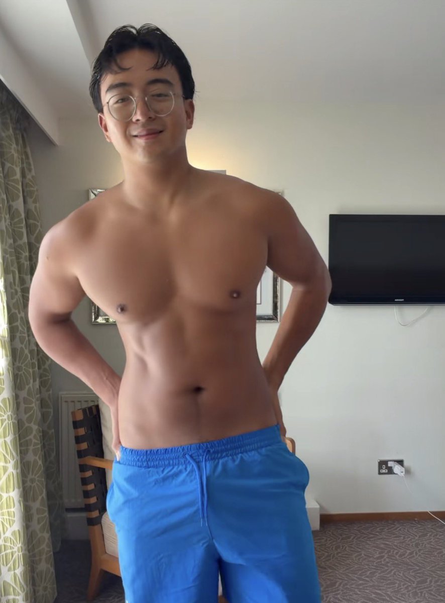 Daily Hot Dudes tweet media