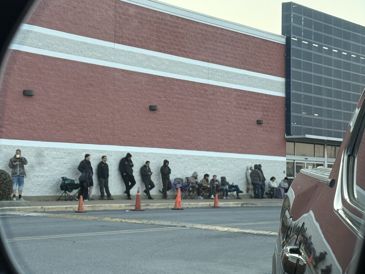 CharizardEats tweet media