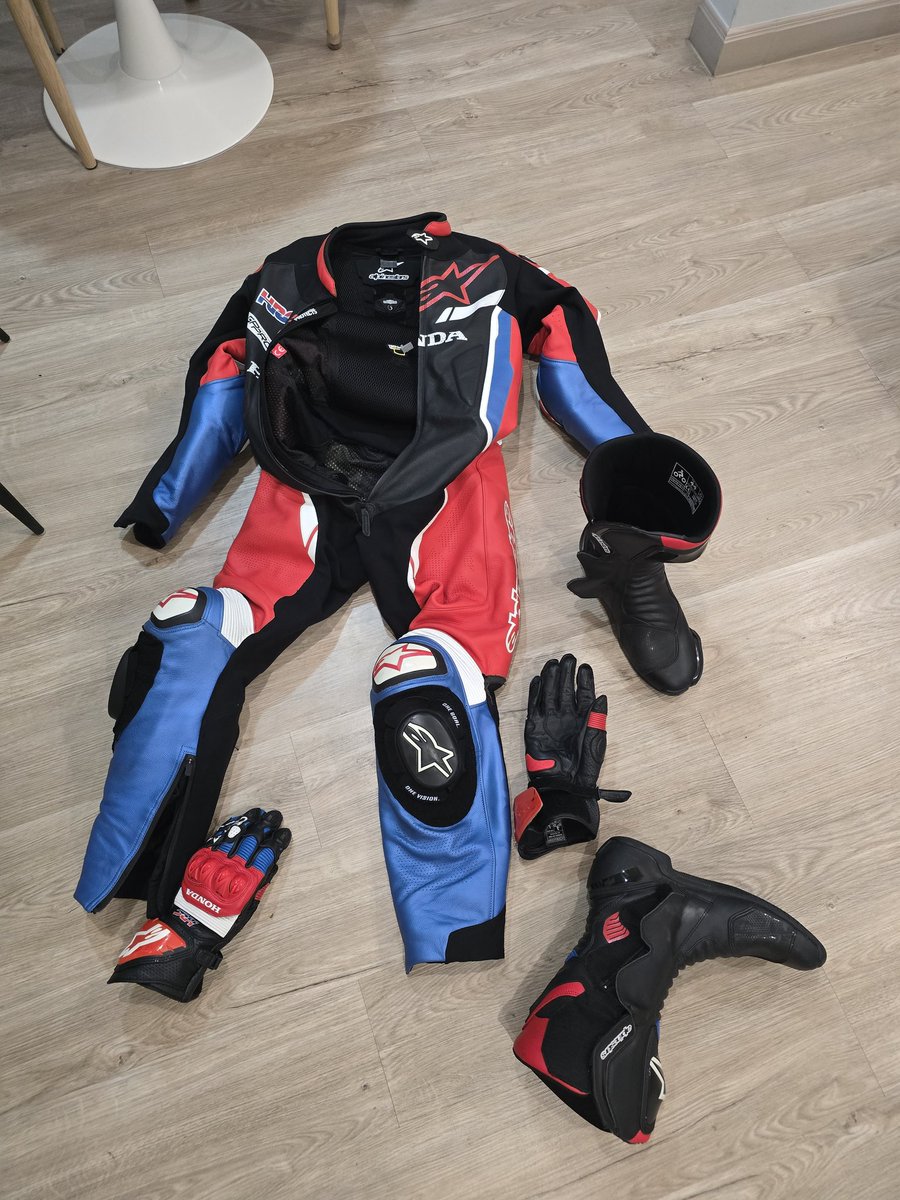 Dominus_b tweet media