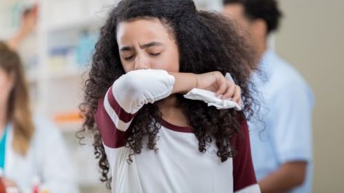 AboutKidsHealth's tweet image. A #cough is the body’s natural way of clearing mucus and irritating substances from the lungs, airways and throat. 
Depending on the cause, a cough can be wet, dry or barking. Learn more about coughing in children: ow.ly/ifQJ50UmsLY 
#Cough #HealthCare #ChildHealth