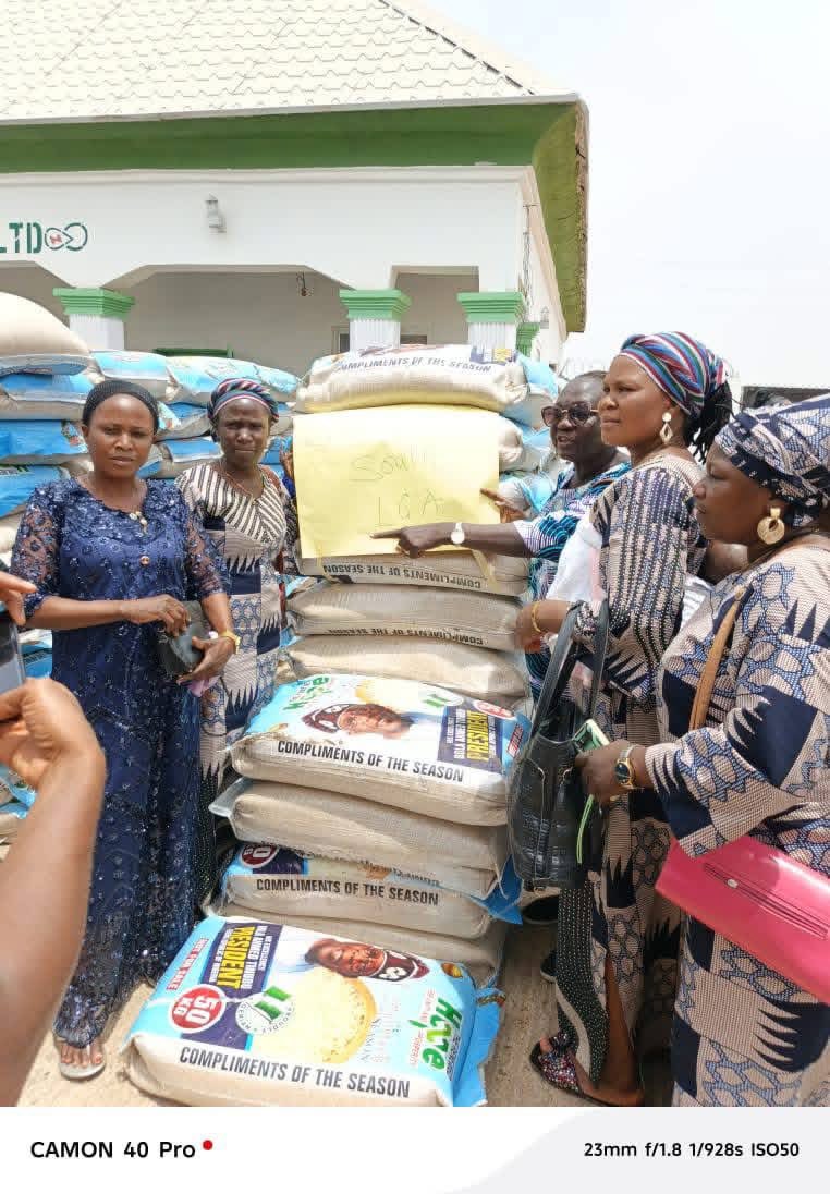 Web3_Deen's tweet photo. @Arewa_Source @mikailharuna The only problem of northern Muslims and Christian’s with our celebrity’s na rice be our problem and APC members day deliver wuna never see anything https://t.co/KlyKuQMTGQ