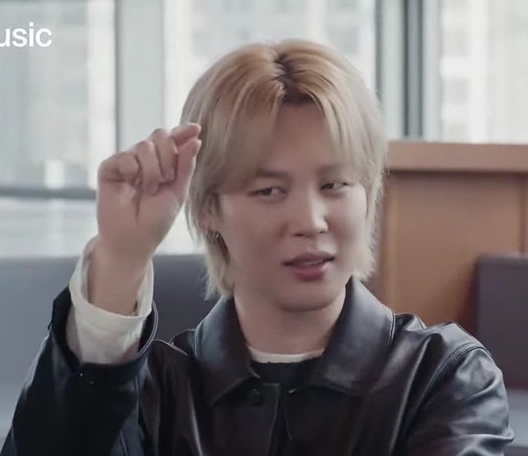 trulyjmin's tweet photo. NOT THE CLOCK IT HAND GESTURE DGHDJWJDB https://t.co/xFzw7pvpA7