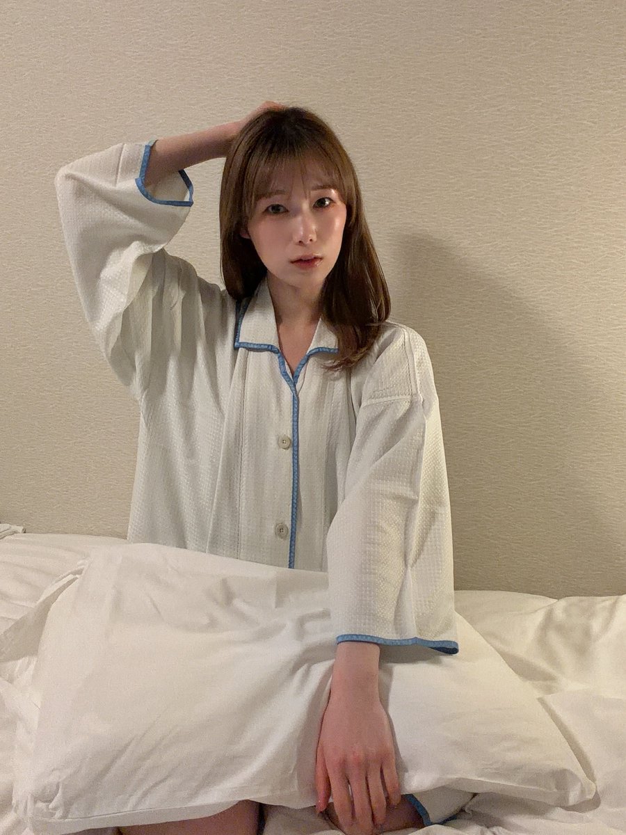 asuka_heymommy's tweet photo. んー？☁️ https://t.co/1HAYYpzCux