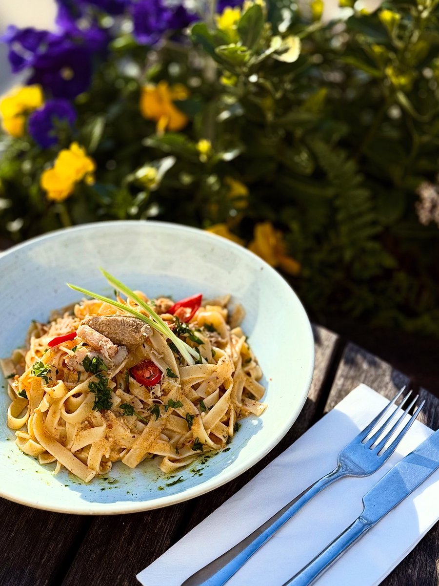 coachhotelkew's tweet image. Devon crab tagliatelle 🍝🦀✨

Fresh, vibrant, and made for sunshine-filled days on our floral terrace 🌼🍃 

Heading to Kew? Join us before or after your stroll for a proper hearty pub meal, we’ll have your table ready 🍽️

#youngspubs #pubgrub #pubwithrooms #kewgardens #richmond