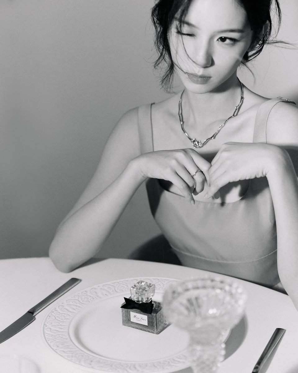 Yezi by the sea tweet media