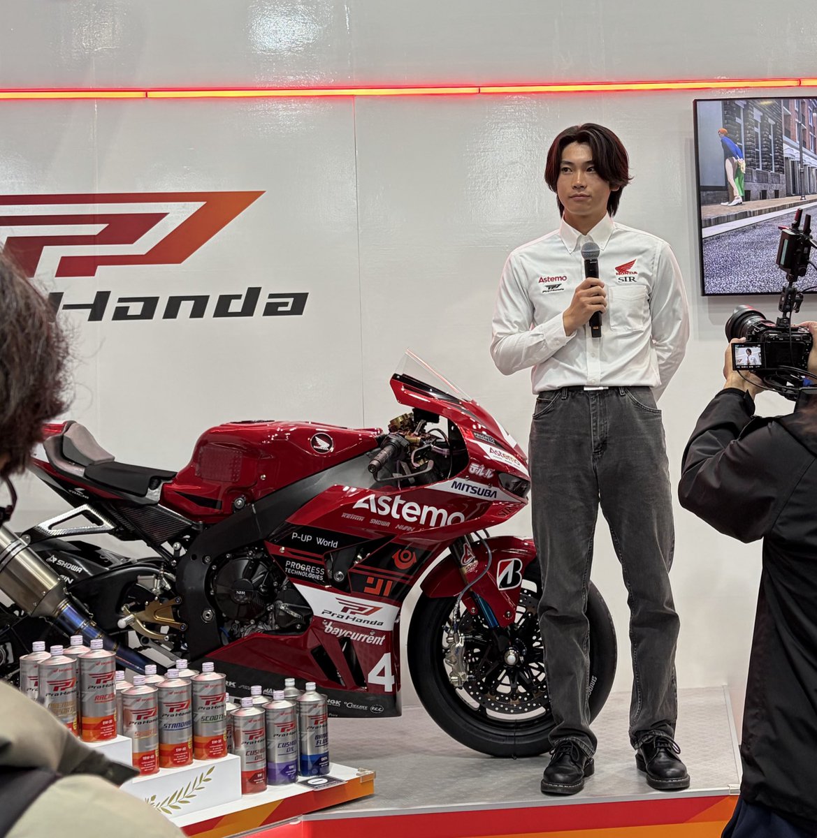 chisey_cb's tweet photo. Pro HondaのトークショーはST1000の荒川選手が登場。貴重なお話ありがとうございます！！ https://t.co/qMu6HHOi4j