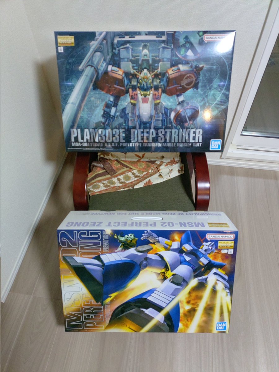 dongdondonding's tweet photo. ディープストライカーとパーフェクトジオングの抽選販売、まさかのW当選した件
さて、これを作れる技量まで自分を持っていけるのだろうか‥ https://t.co/P2YSlLEjtt
