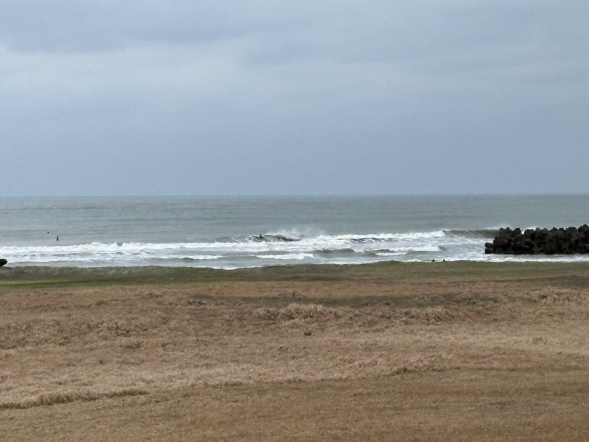 yogon5's tweet photo. Ｅ岡にお邪魔しました！いろいろあって約一カ月半ぶりのサーフィン🏄‍♂️でしたが、毎日の陸トレとストレッチのおかげで、違和感なく動け、セット胸🌊よいの入っていいの乗れたなぁ😭ありがとうございました✨ https://t.co/hR6c7rRPod