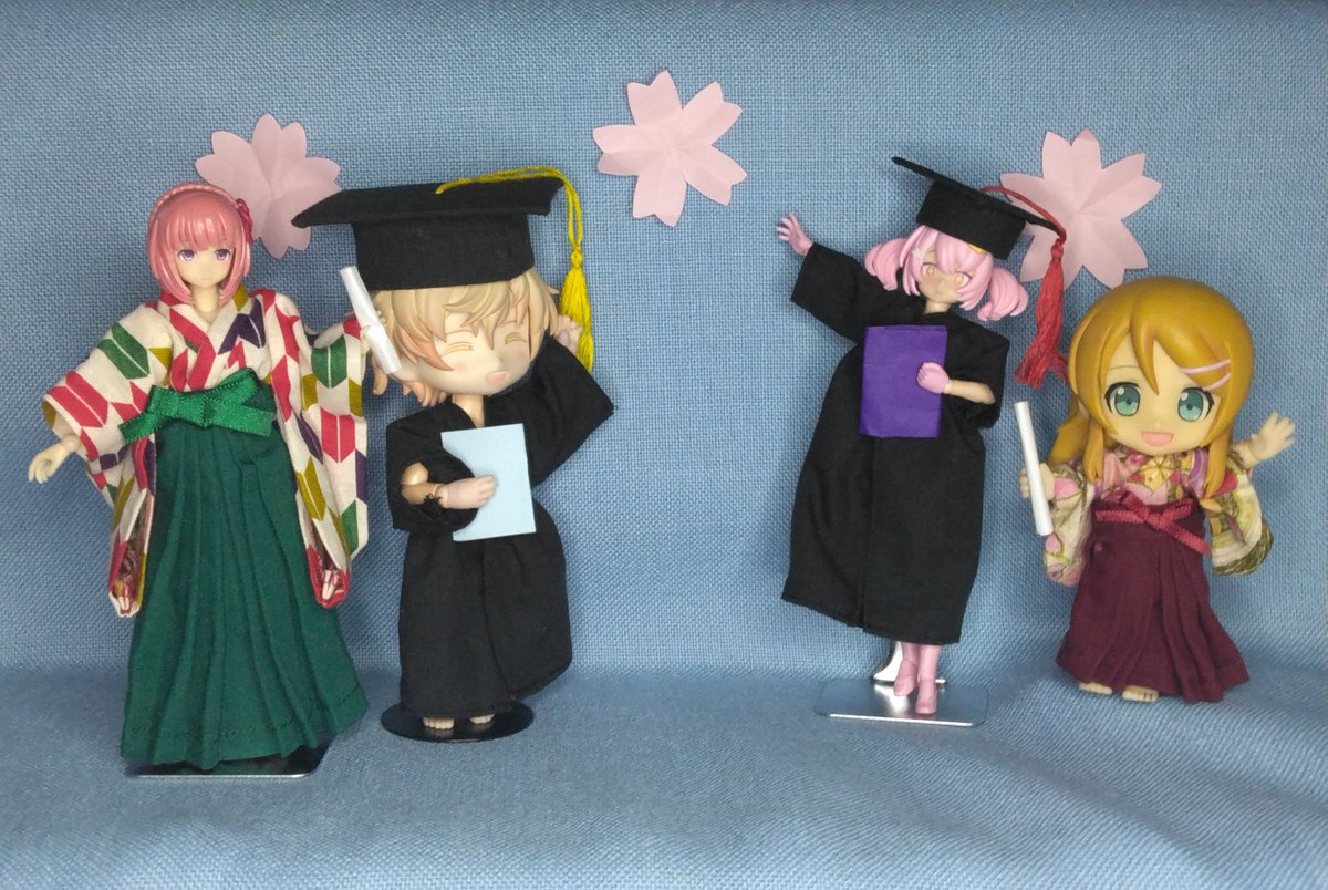 🌸卒業、おめでとう🌸

学び舎をあとにし、新たな門出……
それぞれ進む道は違っても、ずっと大切な仲間！

※アカデミックガウンを作ってみました🎓