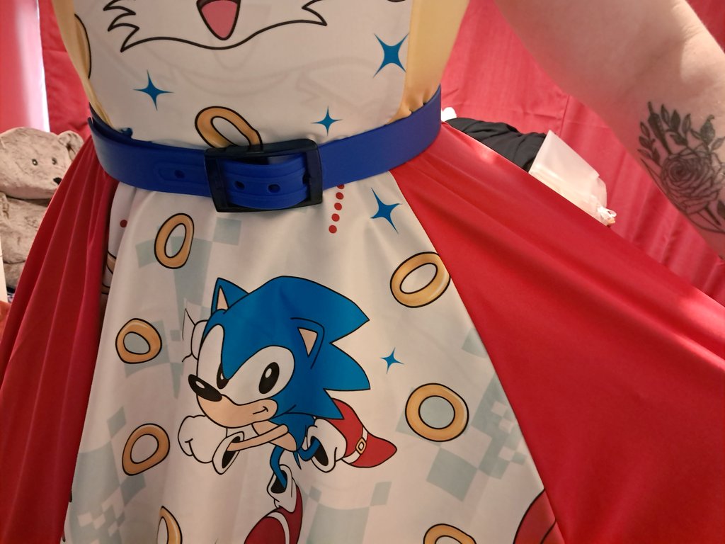 Retro Lass tweet media