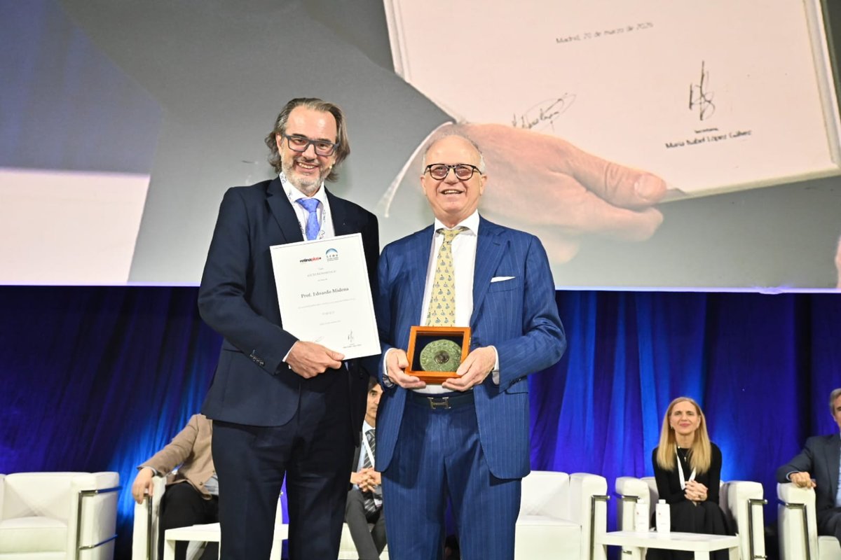 RetinaSERV's tweet photo. Entrega de la medalla de honor de la SERV al Prof. Edoardo Midena.
Conferencia Magistral
Diabetic Macular Edema: from Bench to AI
#29CongresoSERV #SERV2026 #Retina #oftalmología https://t.co/p7R7HihBNT