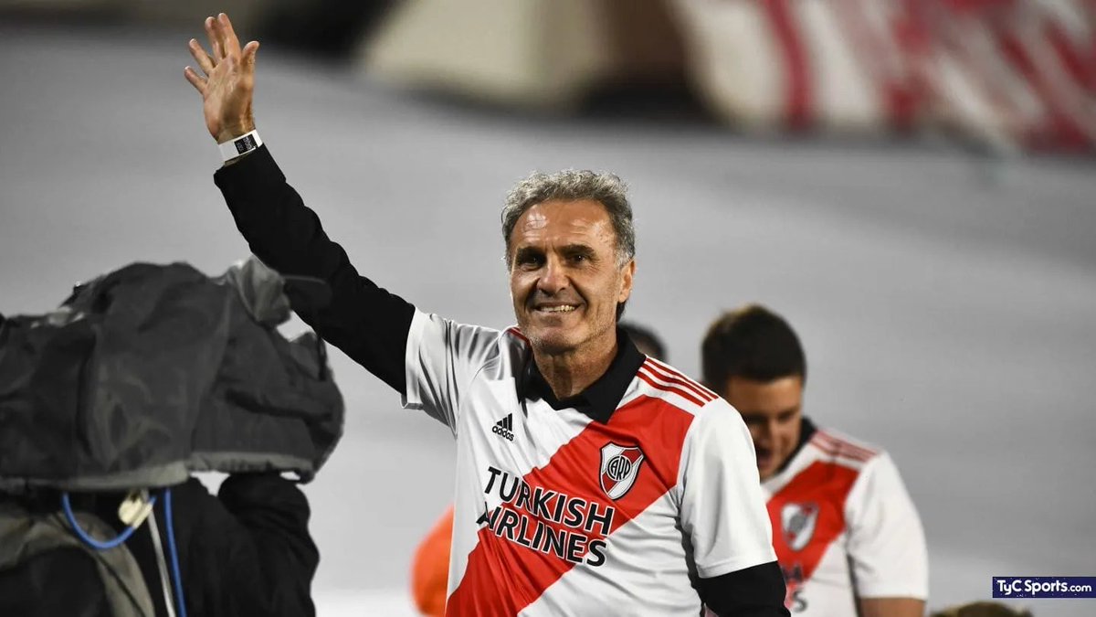 tucanboca12's tweet photo. Ustedes se piensan que es casualidad el grupo que nos tocó en la Copa? 

Desde que labura en TV no ganamos la Copa, es militante de Macri y ensobrado de Adam Smith (chequeado) y encima es gallina. 

Ruggeri es parte de un plan internacional para que no ganemos la Copa nunca mas. https://t.co/a8IDgxJ107