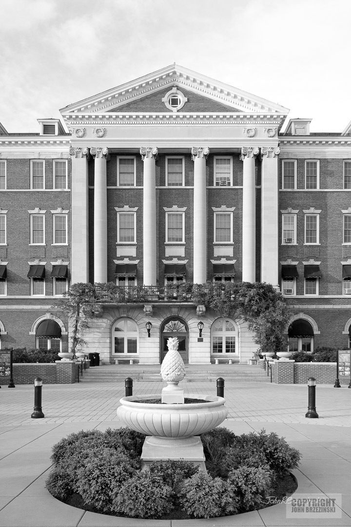 universityicons's tweet photo. Today's featured university icon is Roth Hall at the Culinary Institute of America in Hyde Park, New York.
https://t.co/GytFiAUwRQ
#CIAculinary #CulinaryInstituteofAmerica https://t.co/3IVkTOsA44