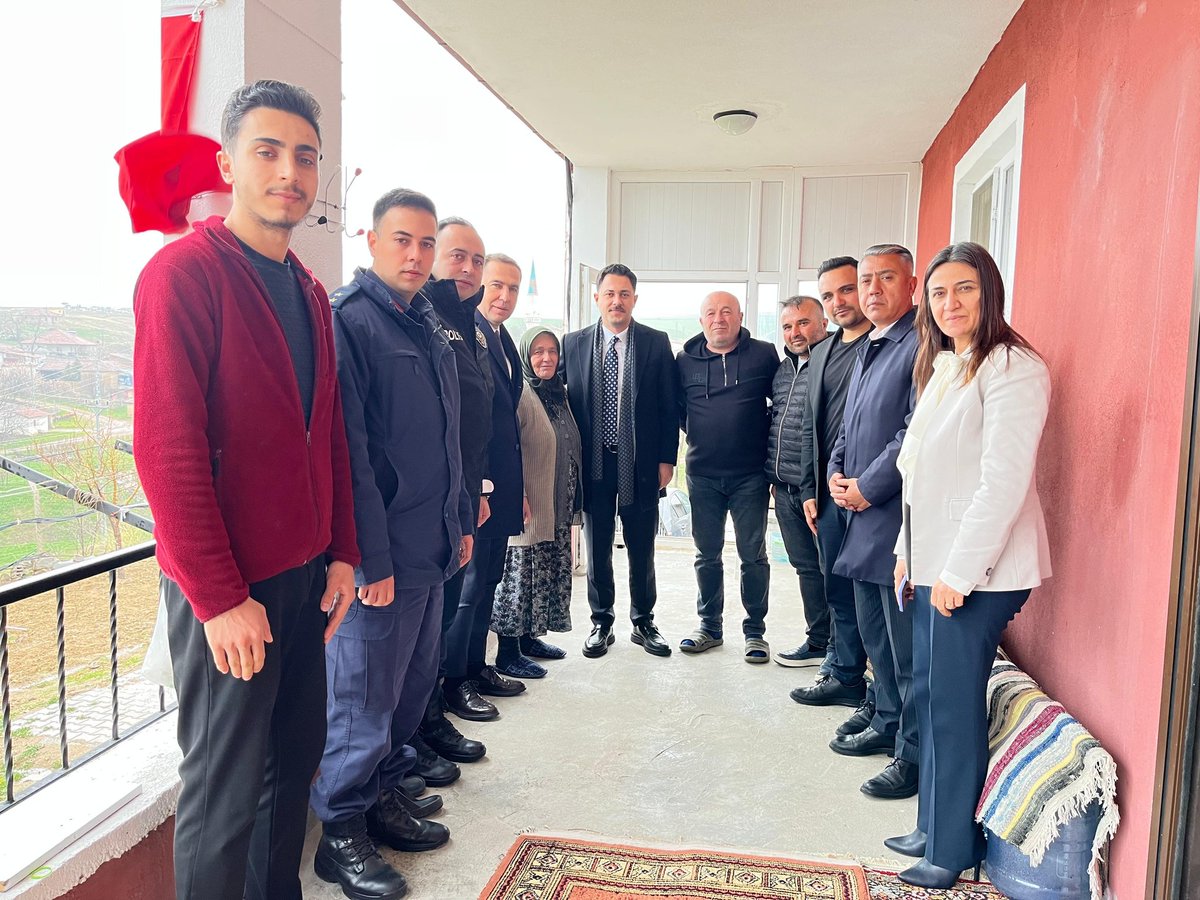 🇹🇷 Kaymakamımız Tugay CİNGİRT, Belediye Başkanı Yılmaz Uyan ve ilçe protokolü ile birlikte Coğul Köyü’nde ikamet eden Aziz Şehidimiz Ali SAYKILI’nın kıymetli annesini ziyaret ederek Ramazan Bayramı’nı tebrik etti.