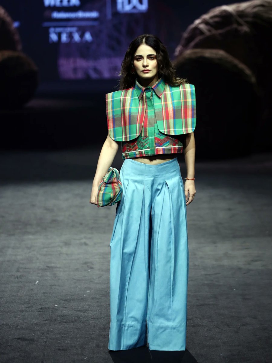 wvmediaa's tweet image. Radhika Madan walks the ramp for NIF Global at Lakmē Fashion Week 2026 💚🩵/1

#Radhika #RadhikaMadan