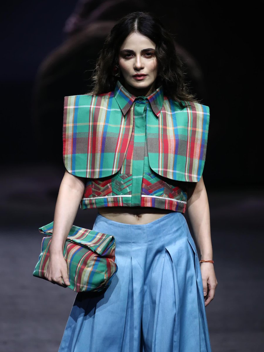 wvmediaa's tweet image. Radhika Madan walks the ramp for NIF Global at Lakmē Fashion Week 2026 💚🩵/1

#Radhika #RadhikaMadan