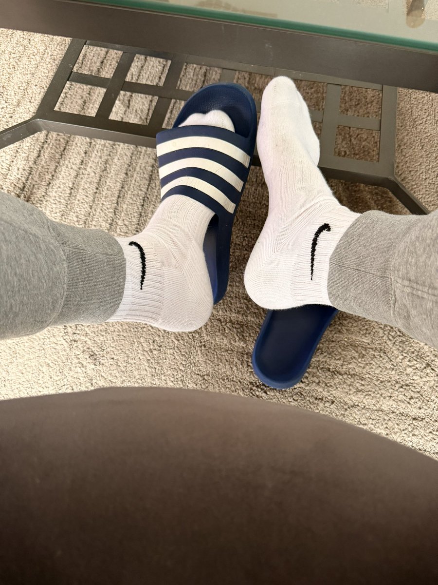 Underwe9655Gay's tweet photo. sniff 🐽 

#gay #fagott #sniff #nikesniff #smell https://t.co/2FrMqbz8Lt