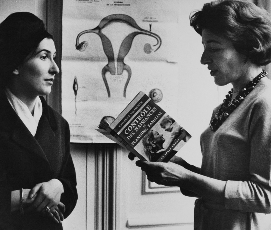 Roger-Viollet tweet media