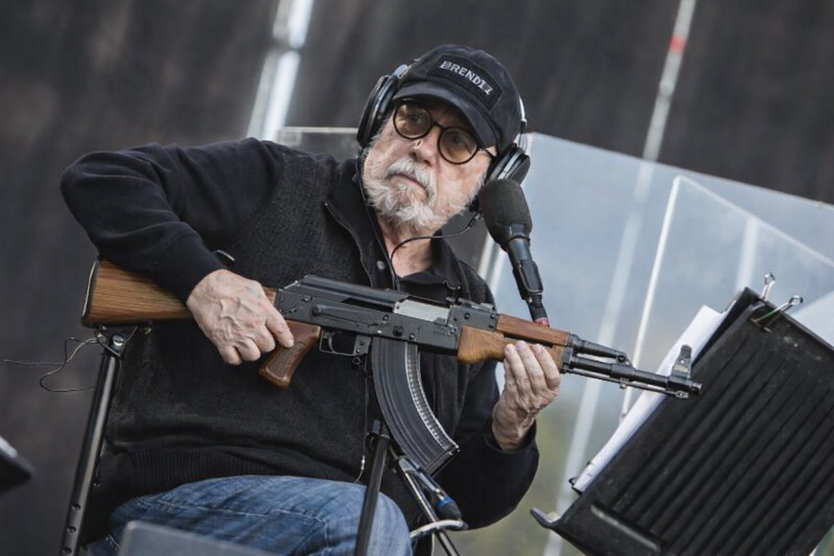 Silvio Rodríguez “exige” su AKM para pelear contra EE.UU. 🤣