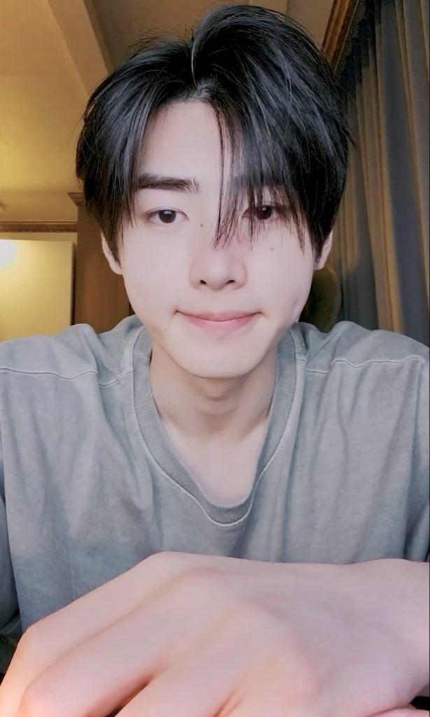 郑, Hayes. tweet media