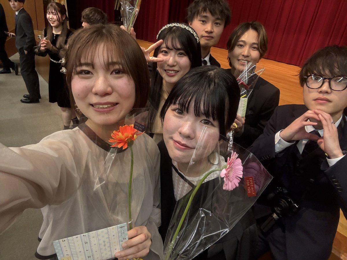 amane_ruku's tweet photo. ニルヴァーナを応援してくれたみなさま、暖かく見守ってくれたみなさま、本当にありがとうございました！！
2年半一緒に走り抜けてきたメンバー大好き本当にありがとう！！
最後の最後にフラットファイブで歌えて嬉しい🍻 https://t.co/dpY1OVRP8B