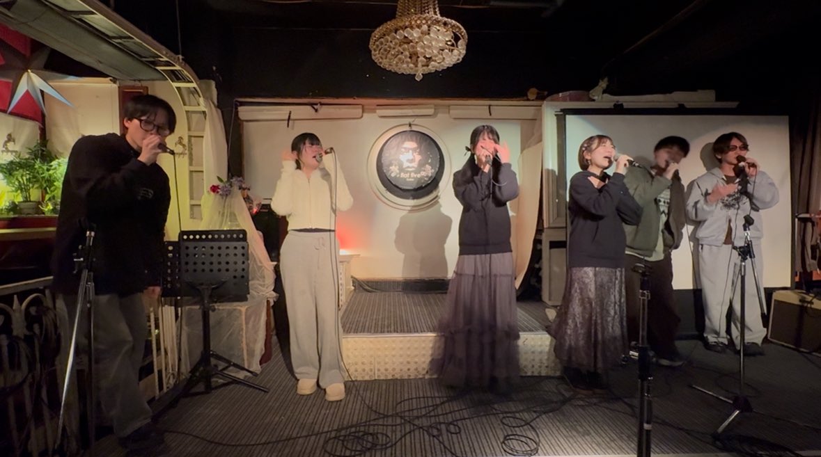 amane_ruku's tweet photo. ニルヴァーナを応援してくれたみなさま、暖かく見守ってくれたみなさま、本当にありがとうございました！！
2年半一緒に走り抜けてきたメンバー大好き本当にありがとう！！
最後の最後にフラットファイブで歌えて嬉しい🍻 https://t.co/dpY1OVRP8B