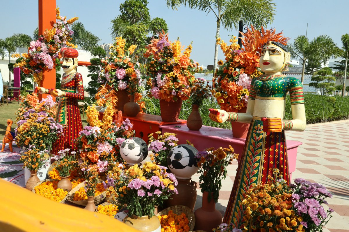 theprinceevents's tweet photo. Where royal tradition meets floral magic, a vibrant Rajasthani welcome setup is made for unforgettable wedding
#JaipurWeddingPlanners #WeddingDecoratorsInJaipur #BestWeddingDecoratorsInJaipur #DestinationWeddingInRajasthan #BestWeddingPlannersInJaipur #ThePrinceGroupOfEvents https://t.co/8O696X9hay