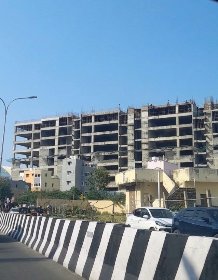 PerungudiUpdate's tweet photo. 🚨Status of Asta Aspire

~3Lakh Sqft of office space loading on MGR Salai in Perungudi- right next to upcoming Arihant property🔥 

(Source of Render/Info: https://t.co/MgM4HE10dt) (Pics: Me)

@UpdatesChennai #chennai #omr #offices #perungudi https://t.co/0zMBdu5EHM