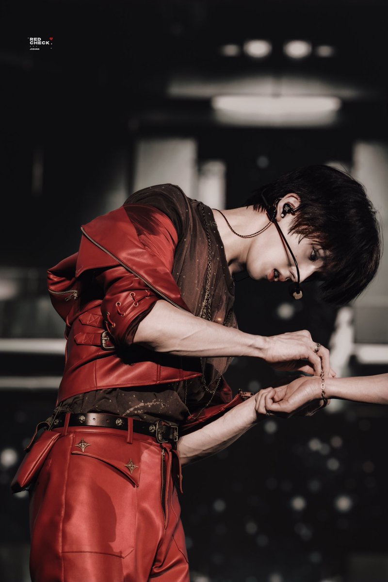 𝗥𝗘𝗗 𝗖𝗛𝗘𝗖𝗞 tweet media