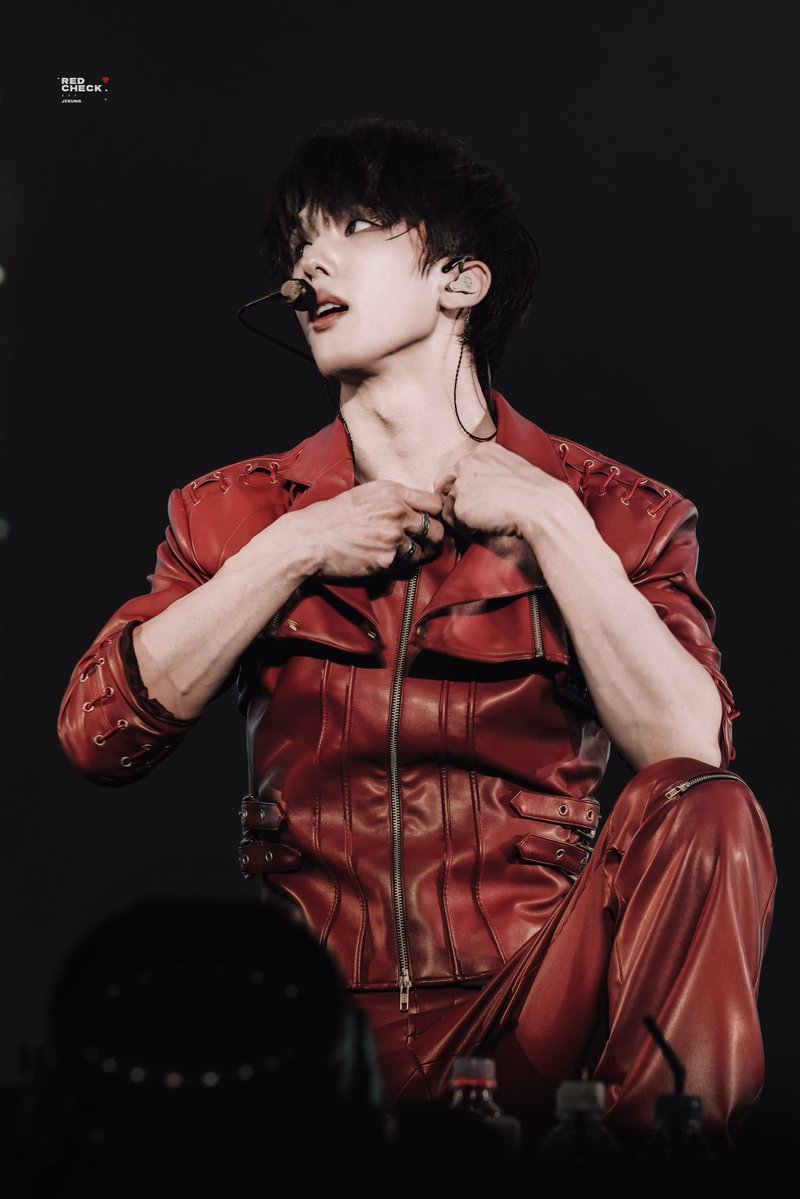 𝗥𝗘𝗗 𝗖𝗛𝗘𝗖𝗞 tweet media