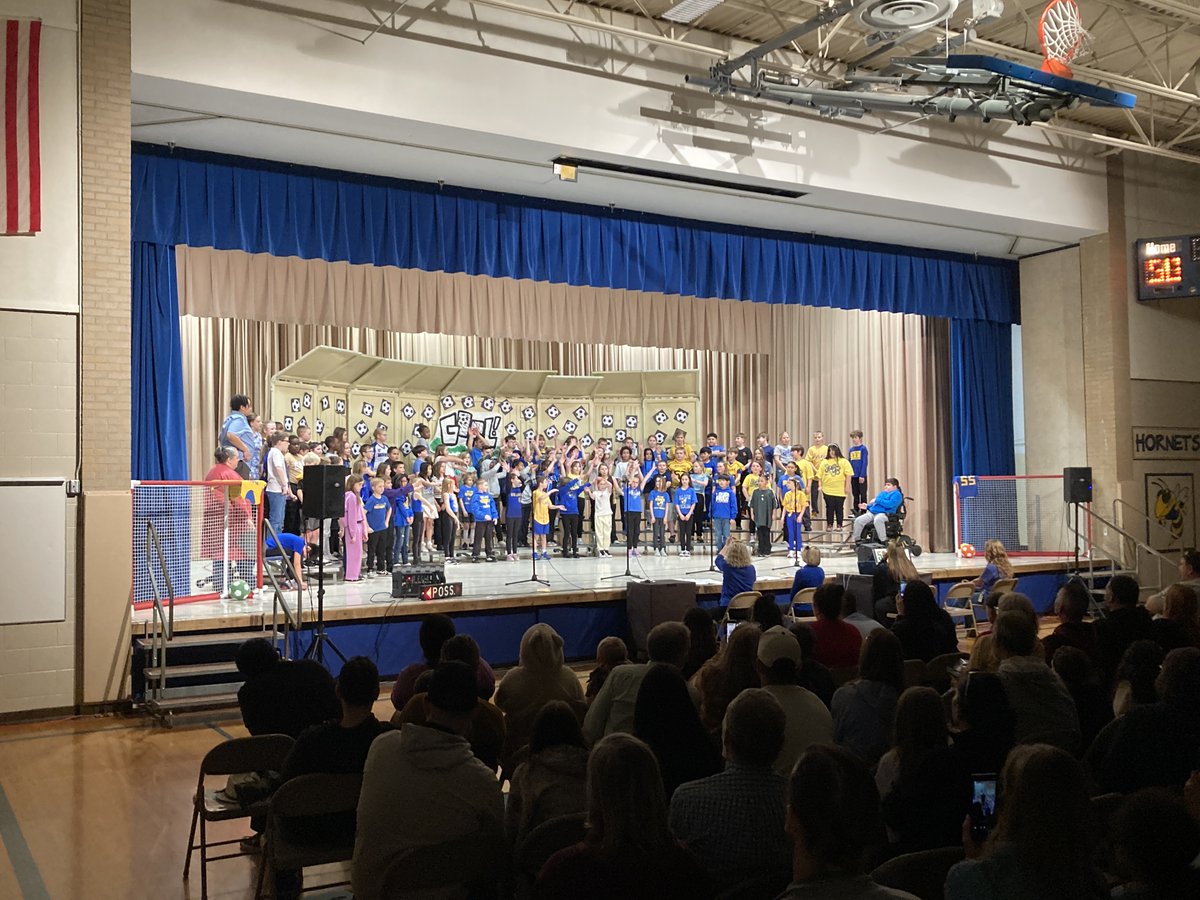 Photos from our 6:15pm 4th Grade Musical!