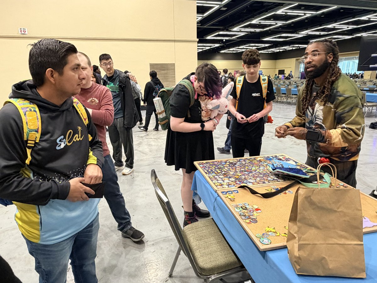 OMG It’s The Pin Board Guy 🚐 Houston 🚐 Orlando tweet media