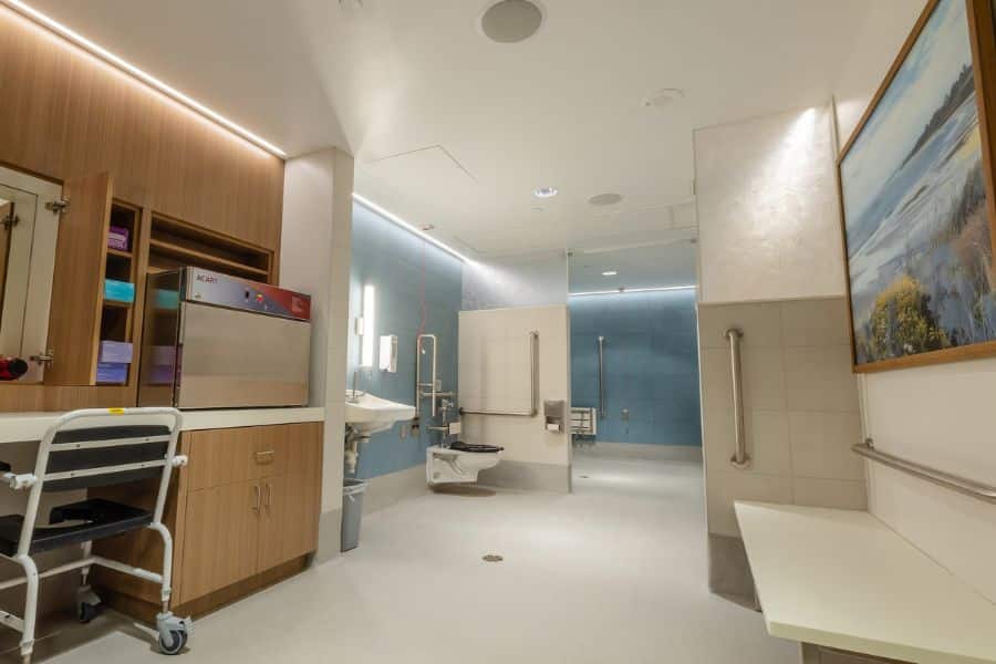 hospitalnewscom's tweet image. Innovative shower room design shown to ease distress in people with dementia.
ow.ly/slq950YwMza
 #DementiaCare #ElderlyCare #HealthcareDesign #DementiaSupport #AccessibleDesign