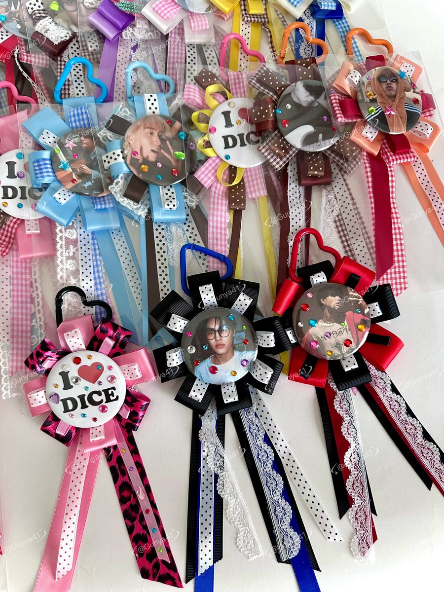 Finally rosette ribbon 50 pcs.🎀
ตั้งใจทำมากๆเจอกันพรุ่งนี้คร้าบพี่ไพร์ซ🤍

#แจกครับมารับDICE
#DICE_YEAR2FANCON
#DICE_SONRAY
