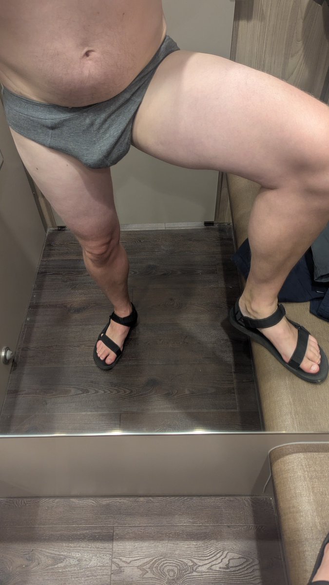 Men-In-Sandals tweet media