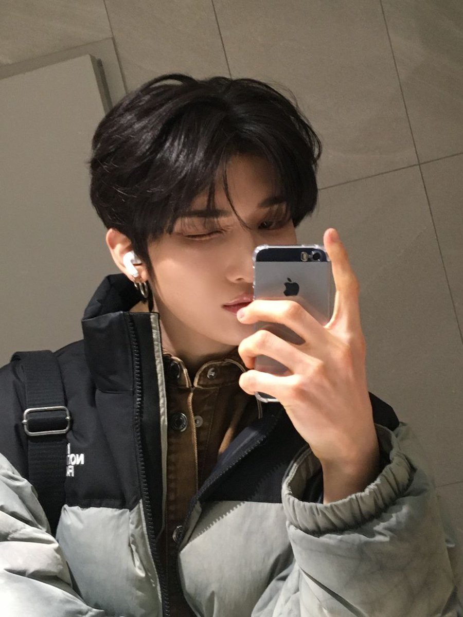 ✎﹏﹏﹏﹏﹏
Capturing a small moment before everything starts moving fast. I think I’ll hold onto this calm a little longer.
•··········•··········•
⠀