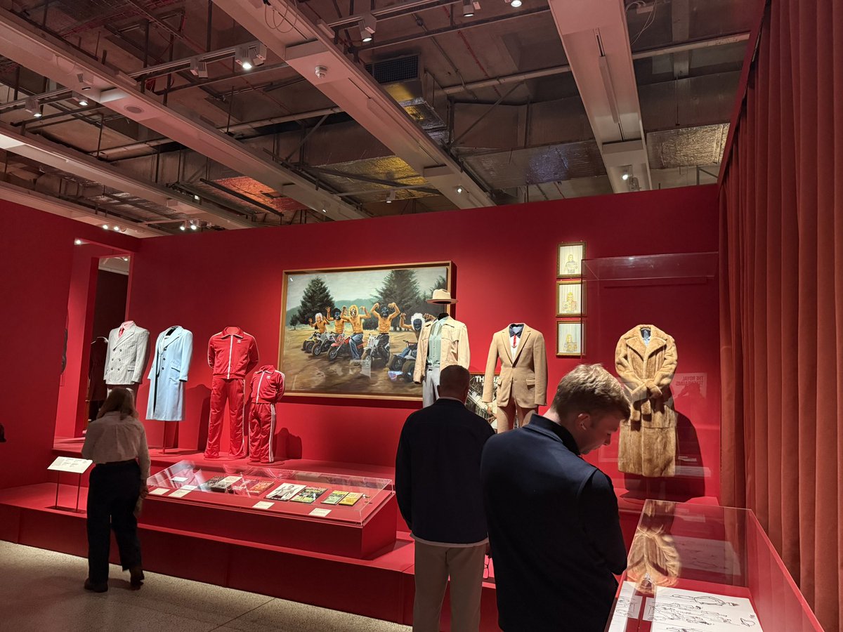 // // // ANDY tweet media