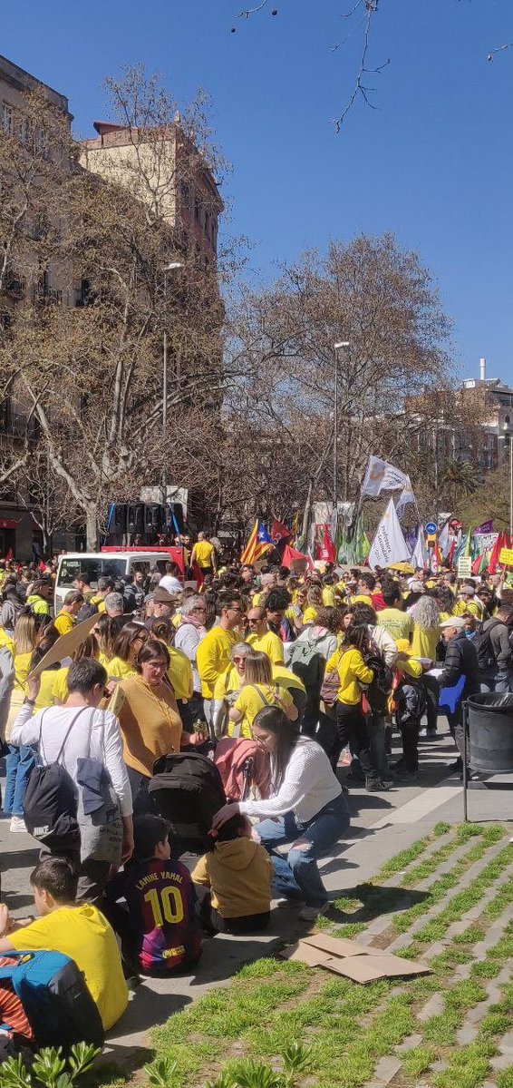 Poble Lliure tweet media