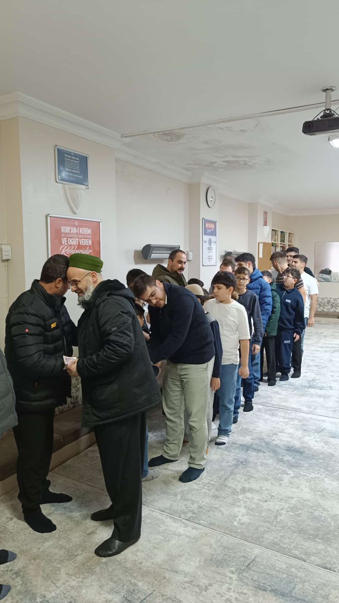 agd_pendik's tweet photo. 🔻Mahalle Bayramlaşma Programları
📌 Fevziçakmak mahalle büromuzda gençlerimizle bir araya gelerek bayramlaşma programımızı gerçekleştirdik.
#BirYıIdizinizinde #FetihNesli #varolsunliseler https://t.co/MdBcNmAXB1