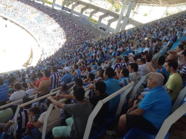 EstagBicolor's tweet photo. Foi um excelente público do remo no Maracanã.

Mas, invasão de verdade foi em 2015.

A torcida bicolor tomou o Engenhão na Série B contra o Botafogo e marcou boa presença também contra o Fluminense na Copa do Brasil daquele ano.

Enquanto isso, me prometeram 50 mil na série A no Mangueirão todo jogo, mas a realidade é: 

Foram humilhados dentro e fora de campo no paraense e perderam o título pra um time do Paysandu na série C e com sub-20.

Estão usando só metade do mangueirão, média de 19 mil por jogo, modestíssima pra um time que estava longe da elite a 32 anos,  expectativa de menos de 15 mil contra o Bahia.

Estão na lanterna e com o iminente rebaixamento, em breve estarão jogando no Baenão por falta de público.

E só pra lembrar: o Paysandu teve a maior média de público da Série A em 2002 . Único clube do Norte a ter esse feito.

Tem outra, a torcida do Paysandu esgotou os ingressos contra a Portuguesa no Canindé e teve o maior público visitante da copa do Brasil de 2026 até então.

Menos promessa, mais história.