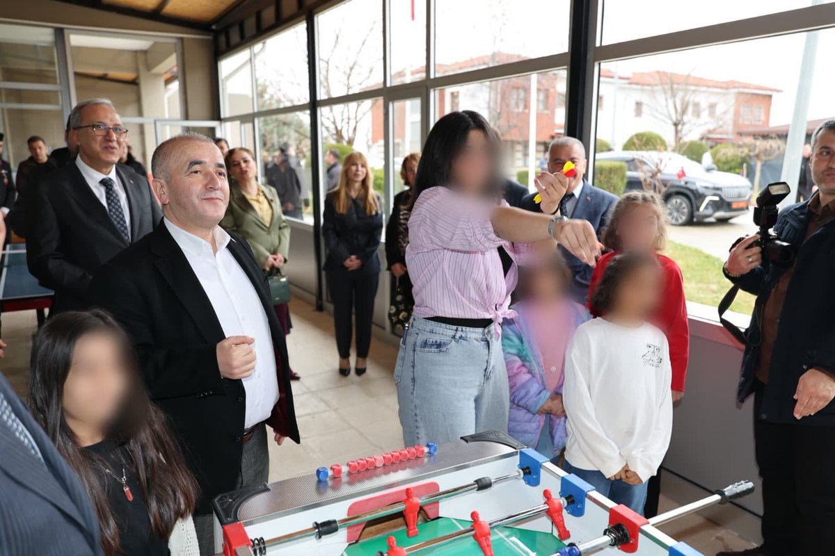 İlimiz Milletvekili Prof. Dr. Sayın Erol Keleş ile birlikte, Aile ve Sosyal Hizmetler İl Müdürlüğümüze bağlı Çocuk Evleri Sitesi’nde kalan evlatlarımızla bir araya gelerek bayram sevincini paylaştık.

Ziyaretimizde çocuklarımızla yakından ilgilenip sohbet etme fırsatı bulduk;