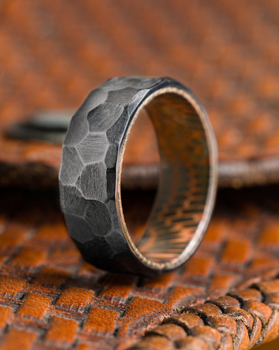 AlexandersJwlrs's tweet image. Classic meets cutting-edge. This #CustomRing pairs a rock finish with a modern superconductor sleeve for bold style &amp;amp; innovation.

Let us help you design a ring that reflects your love, style &amp;amp; budget.

#AlexanderJwlrs #LashbrookRings #MensWeddingBands #UniqueWeddingBands