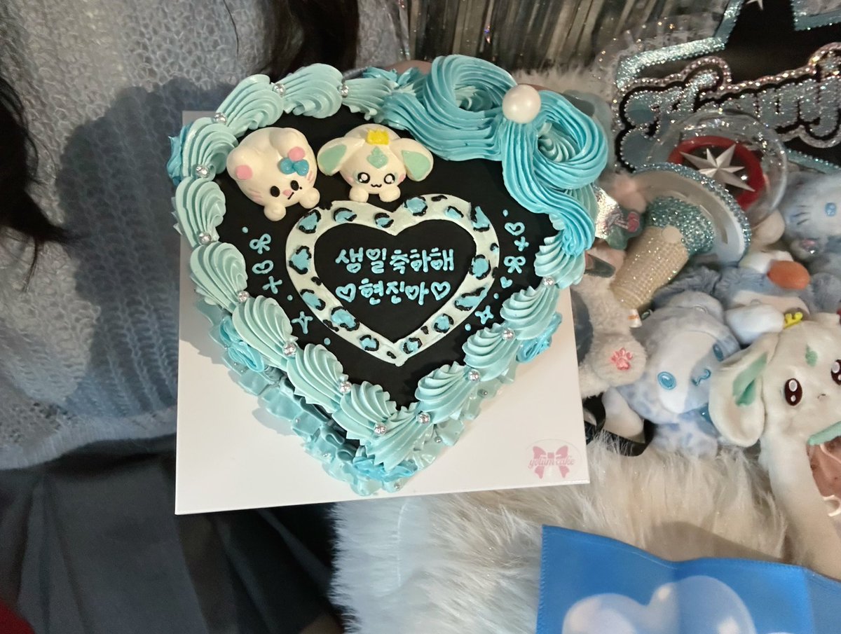 kasuminanodesu's tweet photo. 🩵𝑯𝒂𝒑𝒑𝒚 𝑯𝒚𝒖𝒏𝒋𝒊𝒏 𝑫𝒂𝒚✨
今年もお祝いできて良かった🎶
ずっと1番愛してるよーーー🐰💖

#HappyHyunjinDay
#현진아_너라는_계절을_사랑해
#HyunjinsCanvasOfLove https://t.co/ccWnBUHfwK