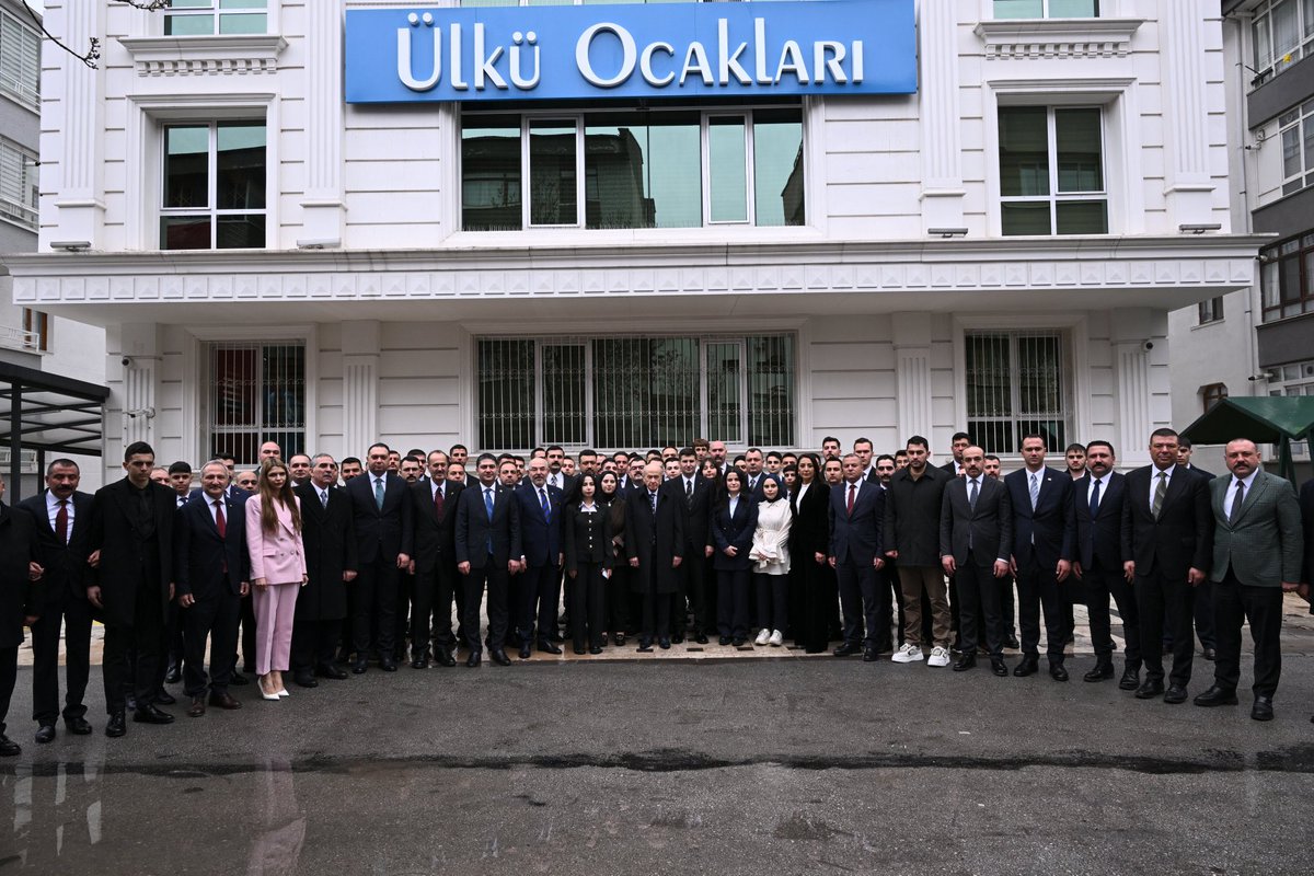 Liderimiz Devlet Bahçeli Beyefendi’nin teşrifleriyle geleneksel bayram kahvaltımızı Ülkü Ocakları Genel Merkezimizde gerçekleştirdik.

Cenab-ı Allah Liderimizi başımızdan eksik etmesin, kendilerine sağlık, afiyet ve uzun ömürler versin. 🇹🇷