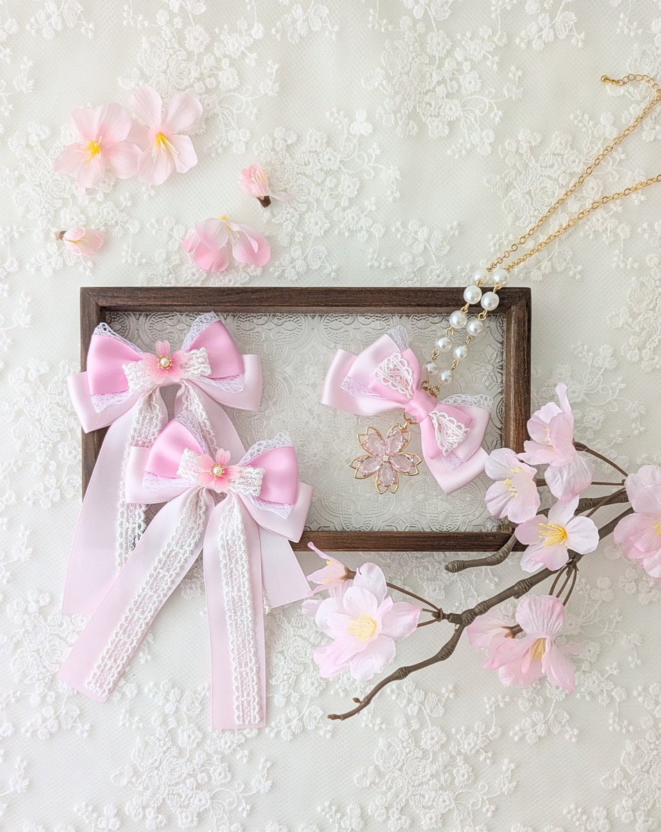 昨日東京の開花宣言がでましたね🌸満開は25日との予想です

『スリジエ』
ヘアクリップ2種とペンダントが完成しました✨

<a href="/Kawaii__Stars/">Kawaii☆Stars（カワスタ）</a> 
Kawaii☆Stars 原宿本店に納品いたします！