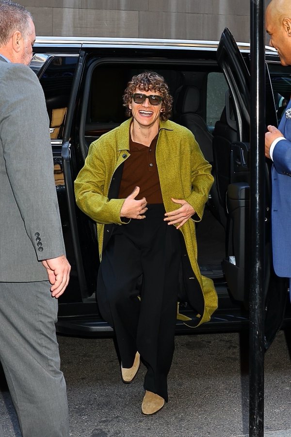 ☔ Koko is very tired tweet media