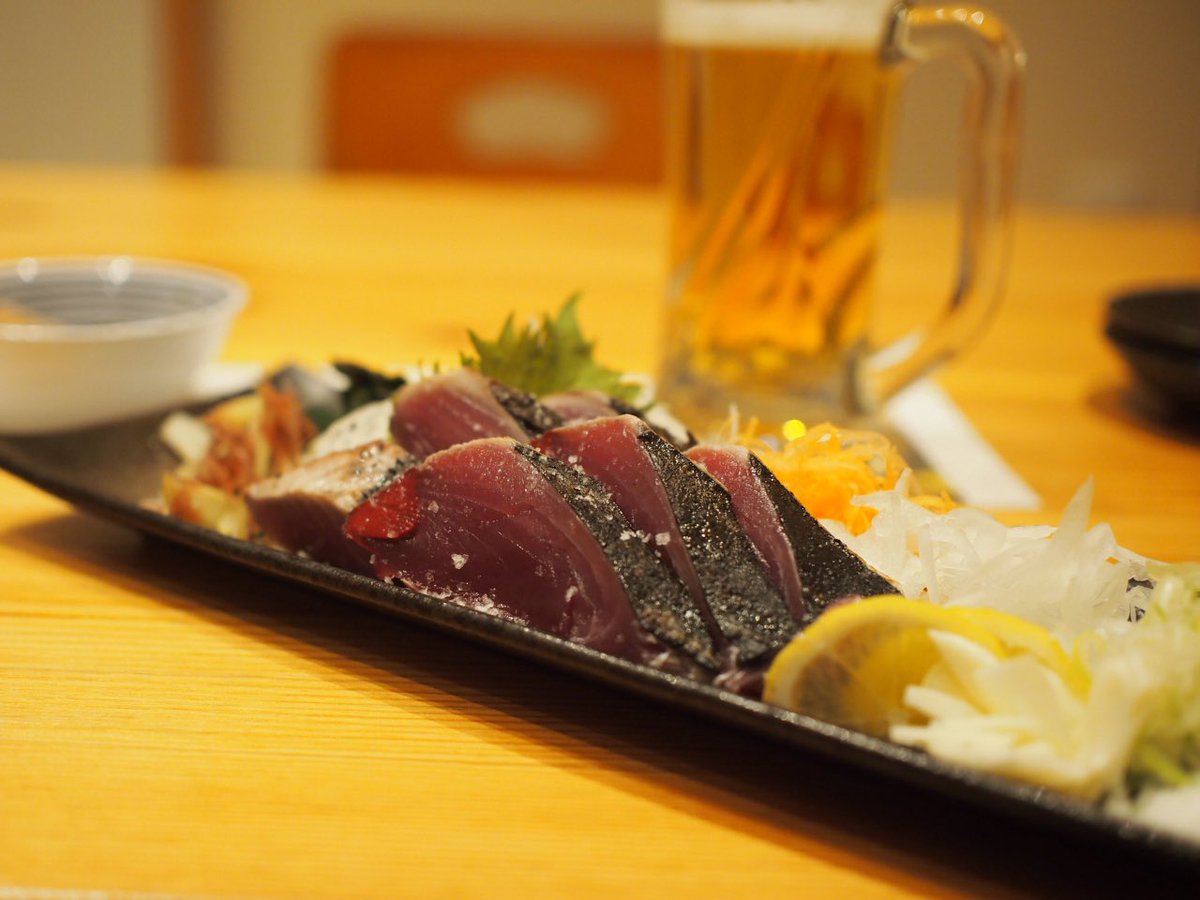 高知、いいねぇ。ひとしきり（6hほど）走り切ったくらいでちょーど着くし、そのあとの海と温泉と肴がフル充実ぜよ。居酒屋でひとしきりソーシャルリスニングしたところ「◯◯ぜよ！」「◯◯がじゃ〜」なんて言うとるやつは一人もおらん。志士はみな脱藩してもうたのかのぅ。たっすいがはいかんぜよ！