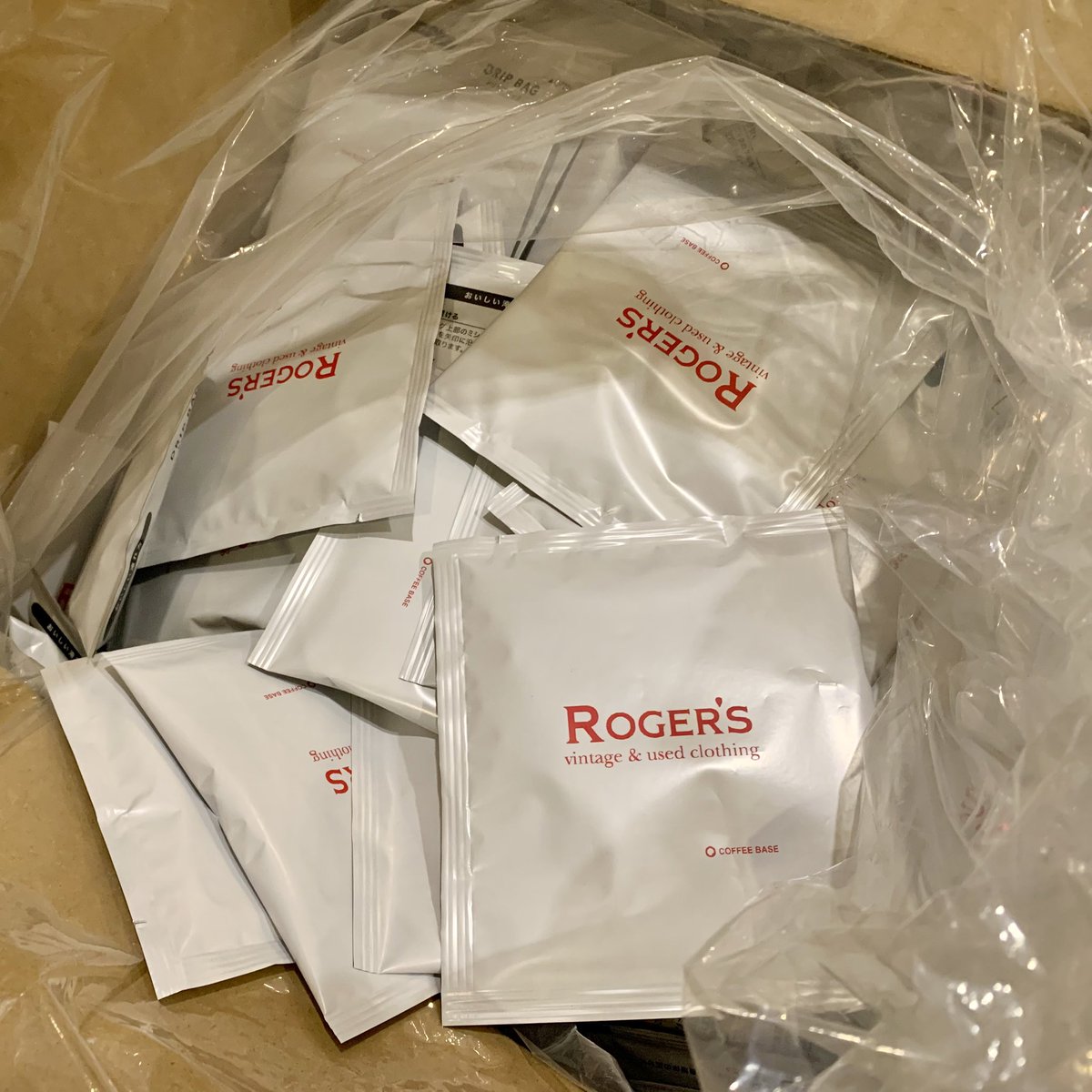 ROGER'S vintage &amp; used clothing
1993年創業の京都老舗古着屋
アメカジスタイルをベースに
創業時から一貫してアメリカの古着を現地に買付に行く店
ヴィンテージ中心でデッドストックや90年代辺のレギュラーも品揃えが良い
今回 ROGER'S のオリジナルブレンドを監修しドリップバッグを作りました