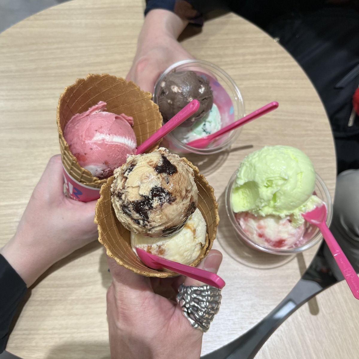 怪我童子と奇界葬の打ち上げしてきましたー🍻おくまんからのサーティワン🍨