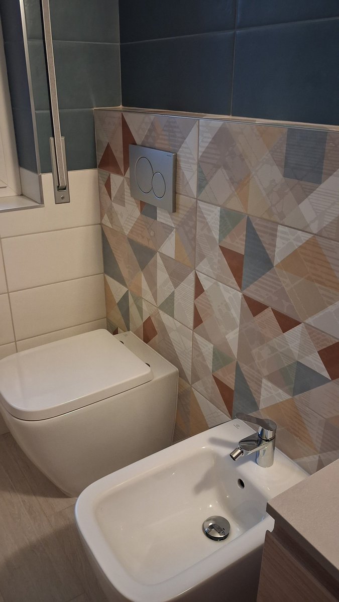 marisamoles's tweet image. I lavori di #ristrutturazione del #bagno sono finiti una settimana fa. Manca ancora qualcosina, ma il più è fatto. 
Il nuovo look dell'ex bagno con vasca a me piace molto. D'altronde, ho contribuito al progetto. 😊
E a voi piace?
x.com/marisamoles/st…